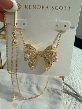 Kendra Scott  Krista Gold Bow Short Pendant Necklace  - New with Dust Bag✨